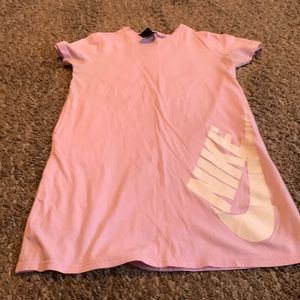 This is a Nike dresses been worn once size XL
